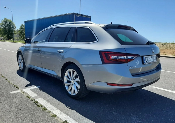 Skoda Superb cena 64000 przebieg: 279000, rok produkcji 2016 z Wrocław małe 37